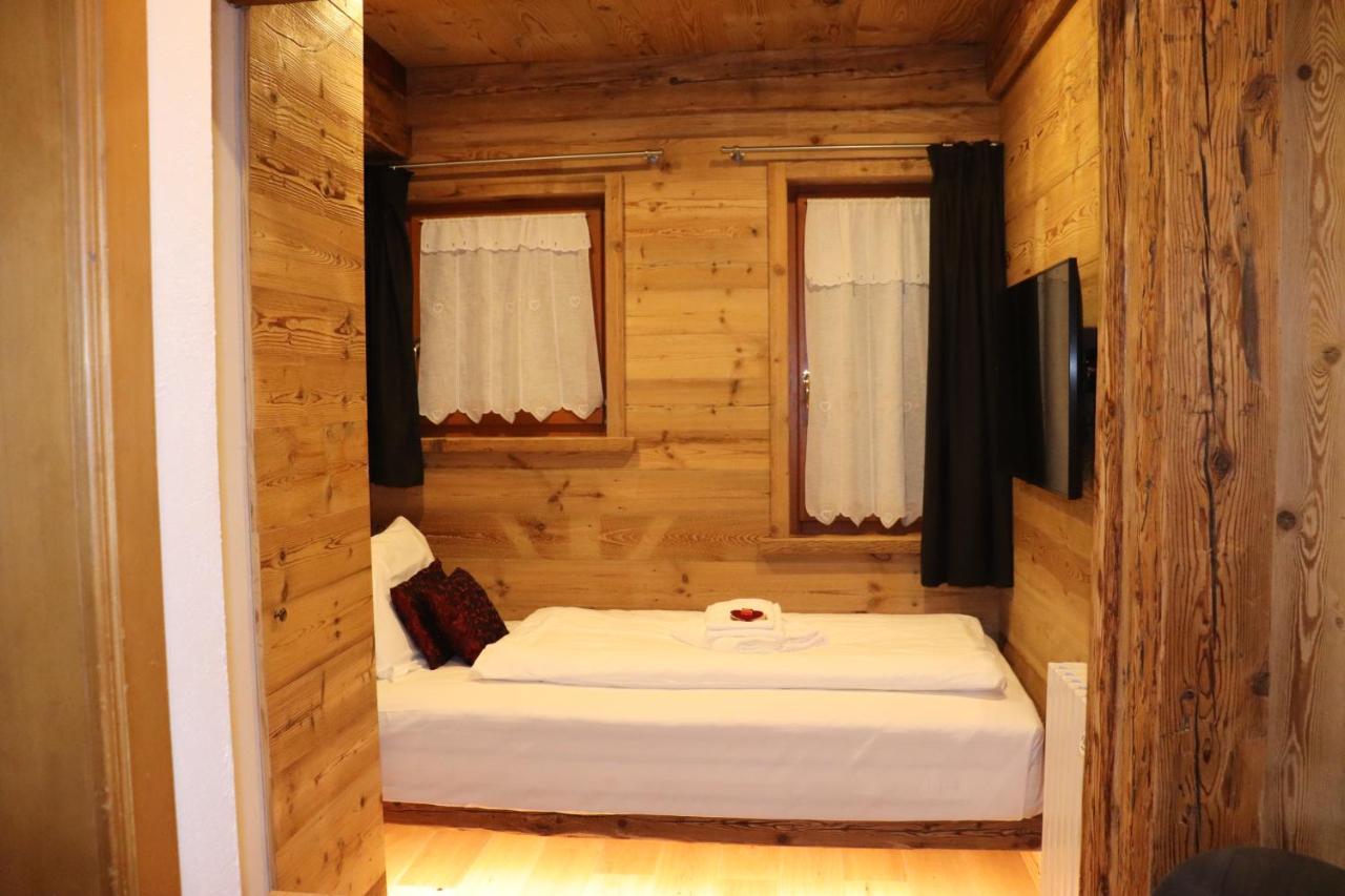 Hotel Ciasa Lorenzi Cortina dʼAmpezzo Kültér fotó