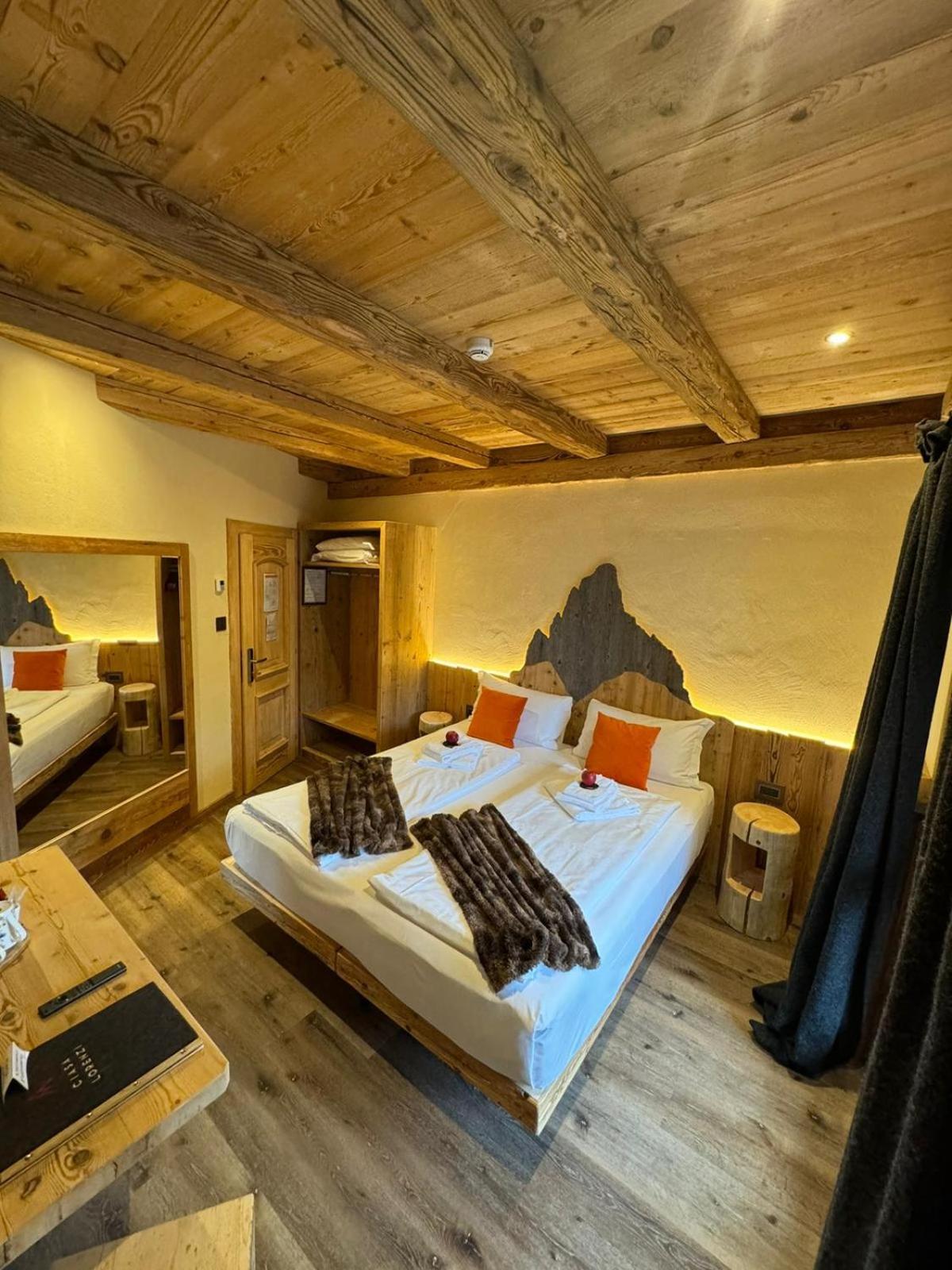 Hotel Ciasa Lorenzi Cortina dʼAmpezzo Kültér fotó