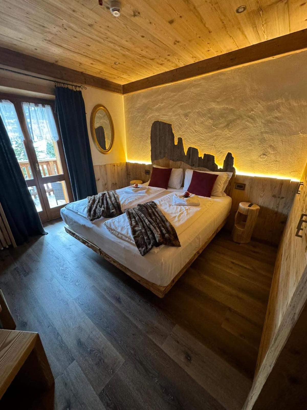 Hotel Ciasa Lorenzi Cortina dʼAmpezzo Kültér fotó