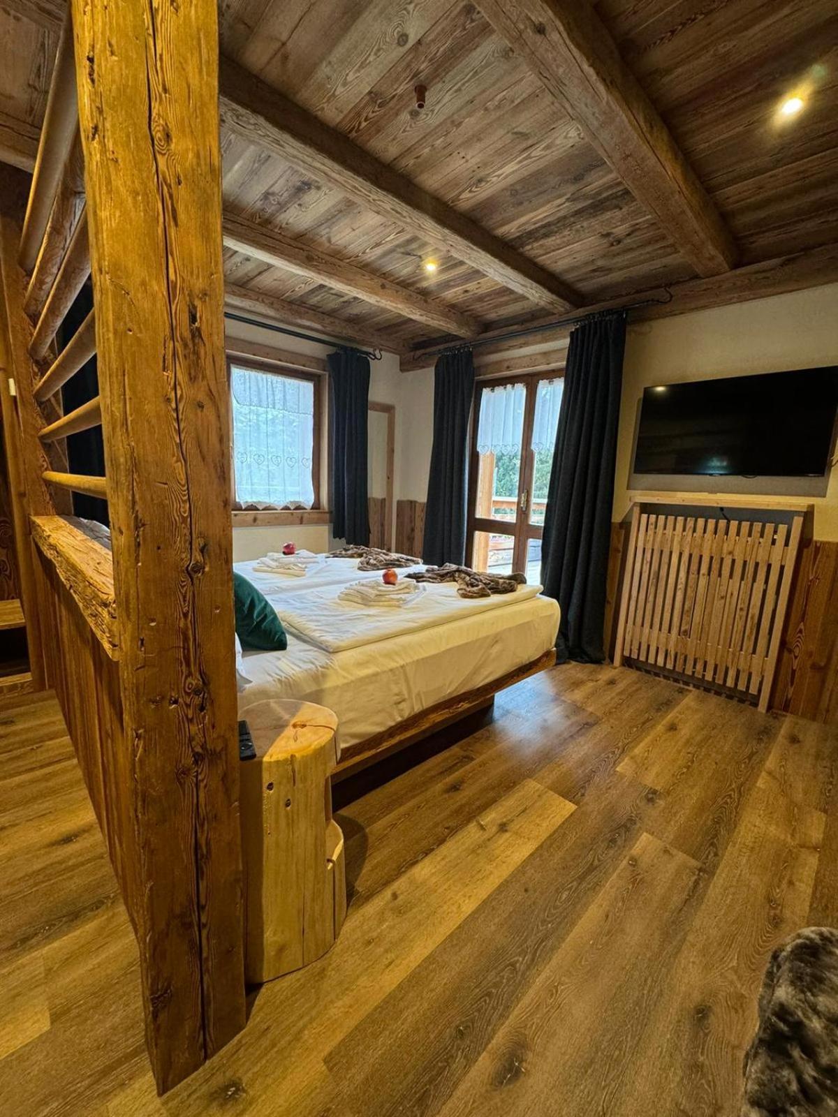 Hotel Ciasa Lorenzi Cortina dʼAmpezzo Kültér fotó