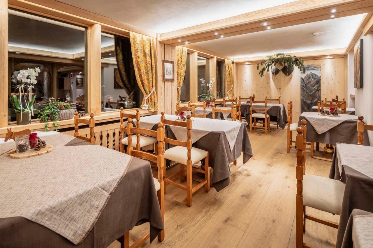 Hotel Ciasa Lorenzi Cortina dʼAmpezzo Kültér fotó