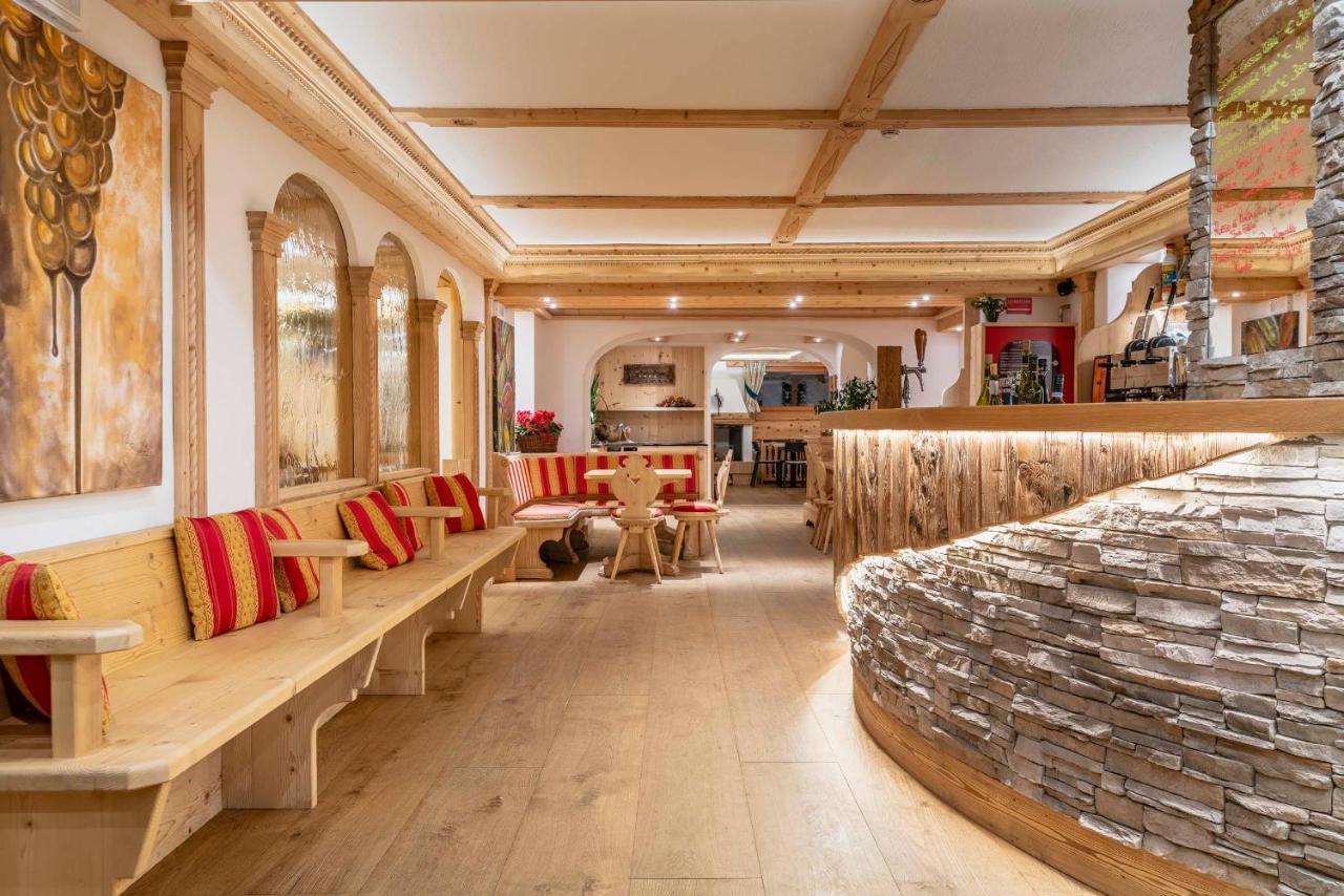 Hotel Ciasa Lorenzi Cortina dʼAmpezzo Kültér fotó