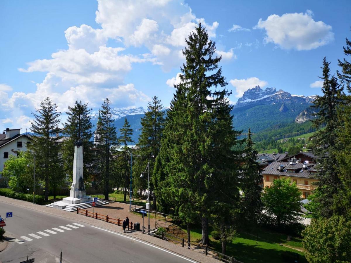 Hotel Ciasa Lorenzi Cortina dʼAmpezzo Kültér fotó